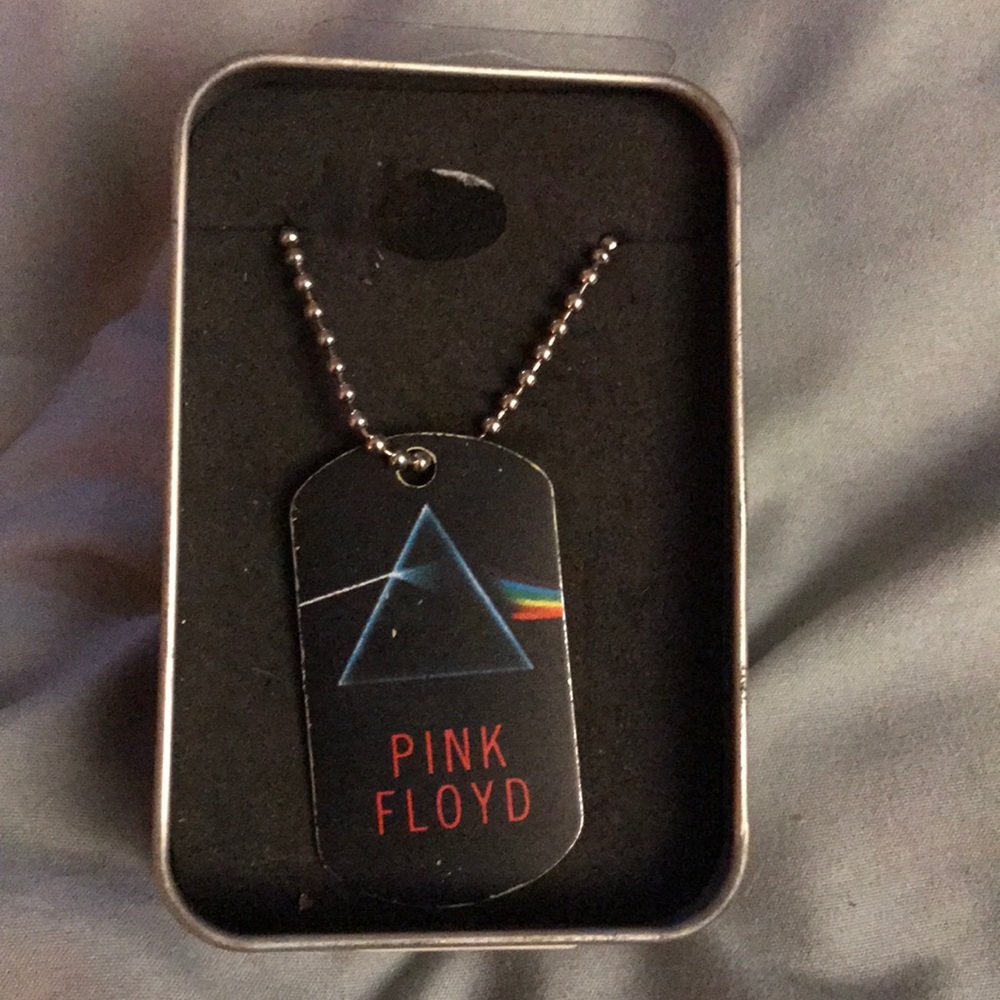 NWT, Pink Floyd dog tag chain. Chain is 24 inches